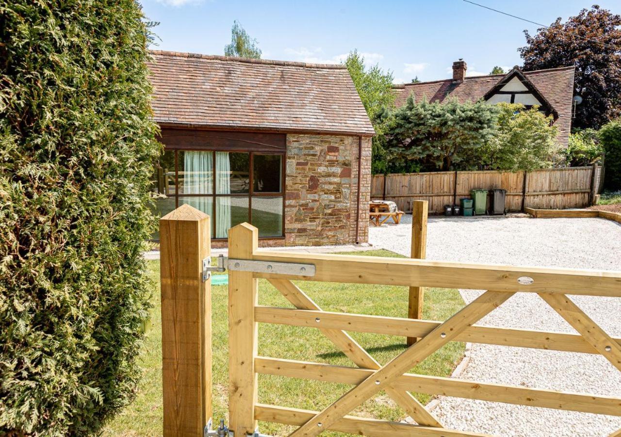 The Barn In Longhope - Luxury Barn Conversion ภายนอก รูปภาพ